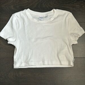 TNA WHITE CROP T-SHIRT.